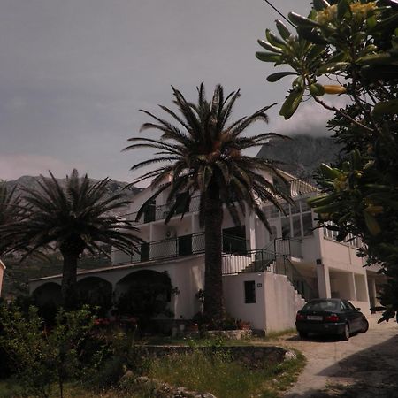 Apartments Tri Palme Baska Voda Bagian luar foto