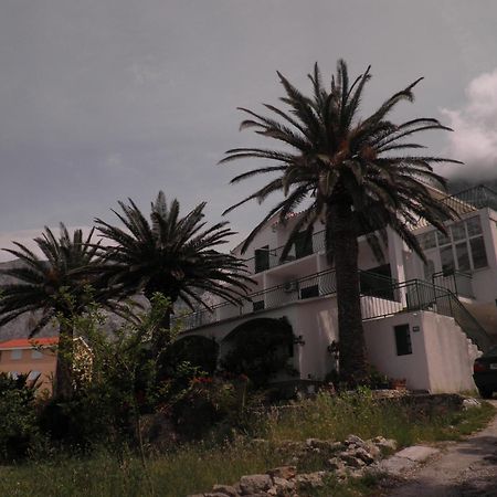 Apartments Tri Palme Baska Voda Bagian luar foto